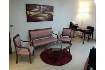 Italia Privát Bari, Exteriorul